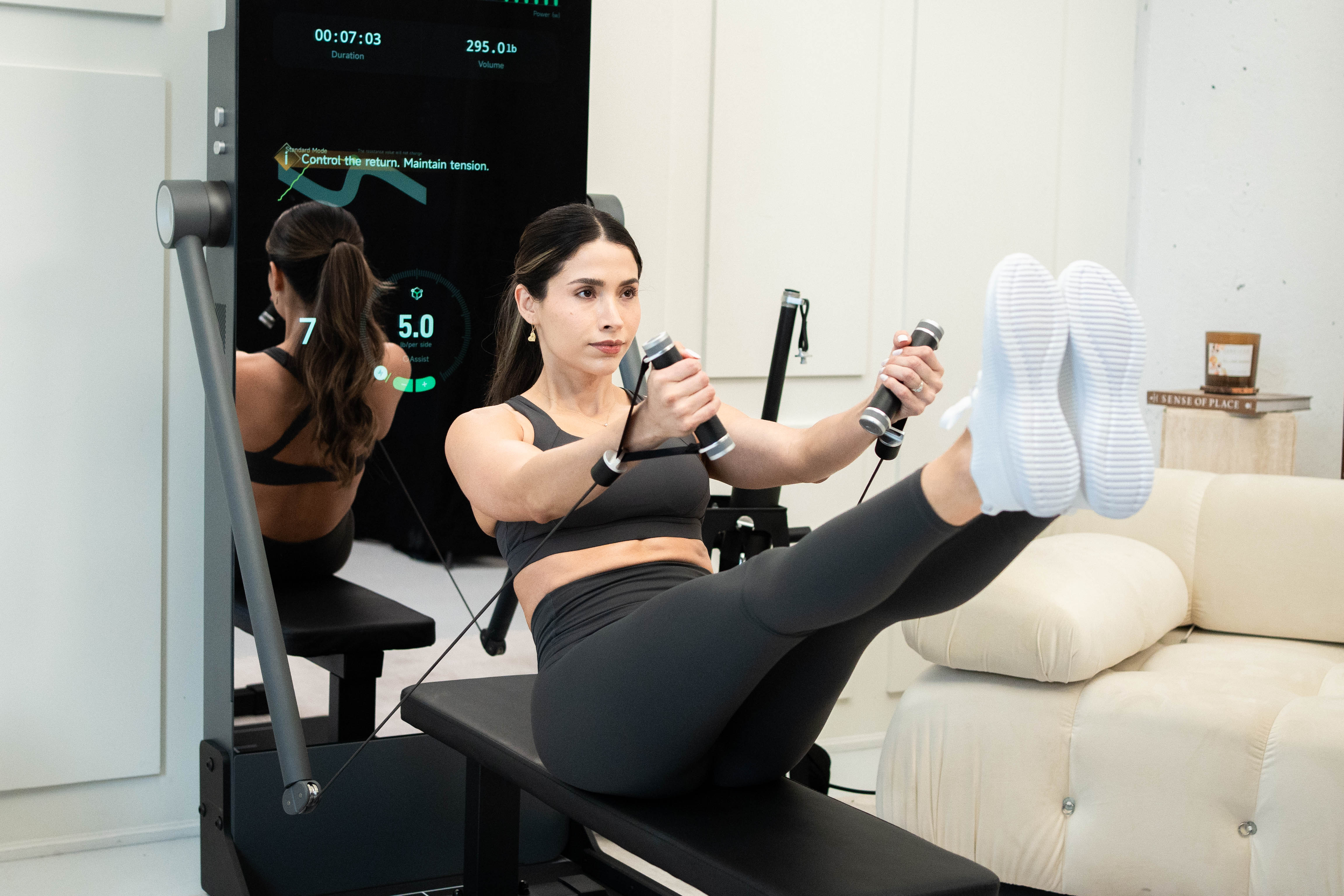 IMBODY Power S digital resistance training compared with traditional weights in a compact home gym setup